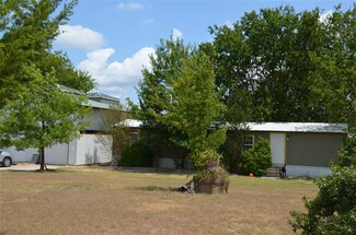 408 N Lyon St, Whitewright, TX 75491