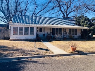 1106 Avenue D, Ozona, TX 76943