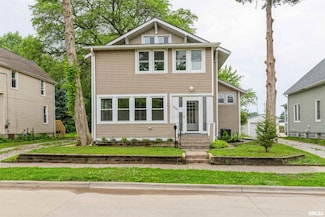 2037 18th Street B, Moline, IL 61265
