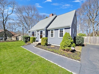 46 Wayland Rd, Hyannis, MA 02601