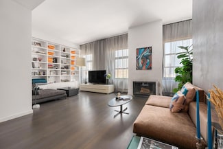 529 W 42nd St Unit 6S, New York, NY 10036