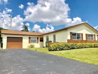 6101 Rainbow Cir, Greenacres, FL 33463
