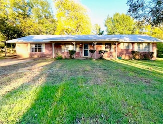 202 Ridgewood Dr, Palestine, TX 75803