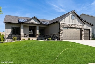 653 Huntington Dr, Iowa City, IA 52245