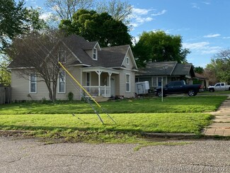 1102 E 1st St, Sulphur, OK 73086