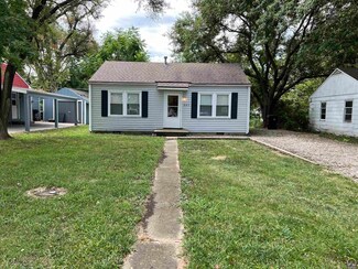 843 SE 33rd St, Topeka, KS 66605