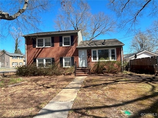 702 Old Town Dr, Colonial Heights, VA 23834