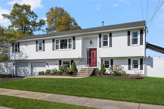 136 Wilde Field Dr, Warwick, RI 02889