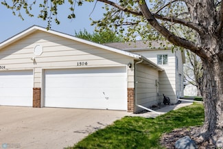 1506 14 1 2 Ave E, West Fargo, ND 58078