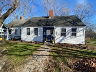 67 High St, South Paris, ME 04281