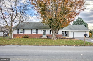 25 Evergreen St, Gordonville, PA 17529