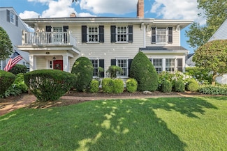11 Wellington Rd, Garden City, NY 11530