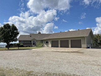 102 Lakeview Ln, Sylvan Grove, KS 67481