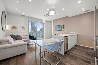 200 Congress Ave Unit 33BB, Austin, TX 78701