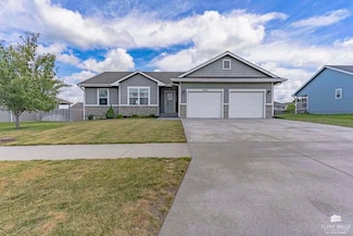 9936 Lavender Ln, Manhattan, KS 66502