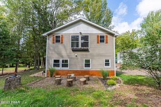 577 Duck Harbor Rd, Equinunk, PA 18417