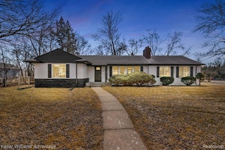 18051 Locherbie Ave, Beverly Hills, MI 48025