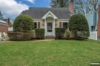 14 Porter Ave, Tenafly, NJ 07670