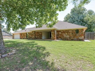 3802 N Country Club Rd, Newcastle, OK 73065