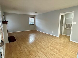 2401 Sycamore Ave Unit E5, Huntsville, TX 77340