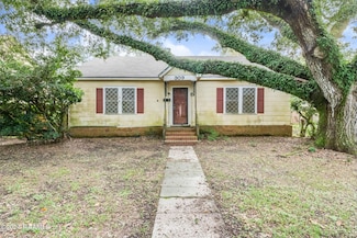 309 5th St, Abbeville, LA 70510