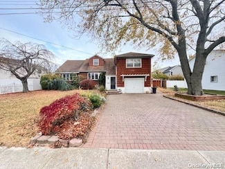 74 Madison Ave, Island Park, NY 11558
