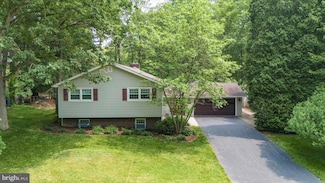 557 Lanceshire Ln, State College, PA 16803
