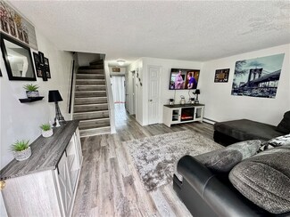 330 Veazie St Unit 7, Providence, RI 02904
