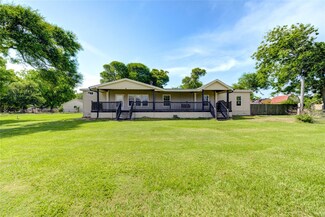 10031 Walker Ln, Beach City, TX 77523