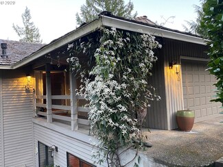 6650 SW Raleighview Ct, Portland, OR 97225