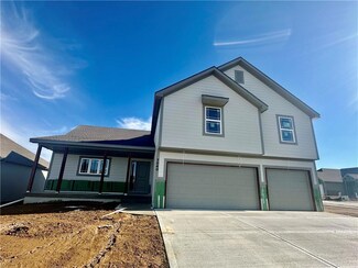 7040 Yulich Ct, Parkville, MO 64152