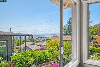69 Stratford Rd, Kensington, CA 94707
