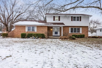 332 Briarwood Dr, Columbus, OH 43213