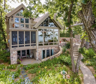 2805 Lake Shore Dr, Okoboji, IA 51355