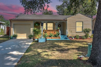 836 Yale St, River Oaks, TX 76114