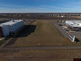 1721 Premier Dr, Mankato, MN 56001