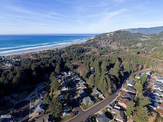 5294 NE Voyage Ave, Lincoln City, OR 97367