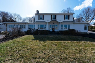 105 Gleneida Ave, Carmel, NY 10512