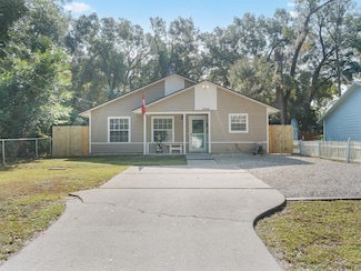 25336 Saint Anne St, Sorrento, FL 32776