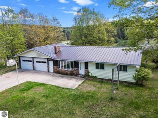 10849 Thiel Rd, Traverse City, MI 49685