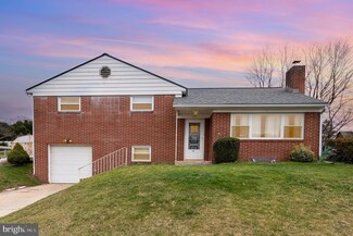208 Sunset Dr, New Cumberland, PA 17070