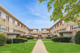 6817 W Raven St Unit 2D, Chicago, IL 60631