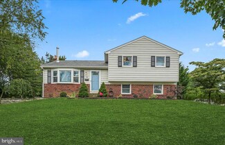 16 Walton Rd, Mount Holly, NJ 08060