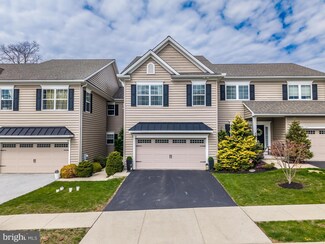 32 New Village Greene Dr, Honey Brook, PA 19344