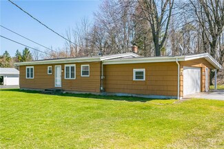 4292 Clover St, Honeoye Falls, NY 14472