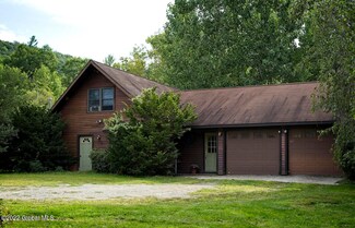 904 Ashgrove Rd, Cambridge, NY 12816