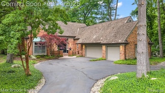 3546 Bloomfield Club Dr, Bloomfield Hills, MI 48301