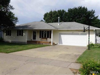 511 Sterling St, Vermillion, SD 57069