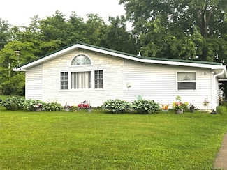 11694 Oakfield Rd, Conneaut Lake, PA 16316