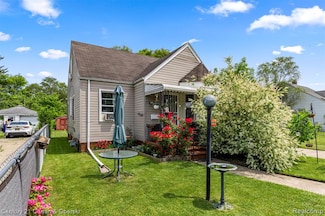 8244 Westwood St, Detroit, MI 48228
